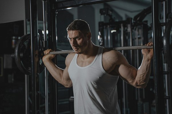 Zoom sur les plus célèbres combats poids léger de l'histoire du MMA